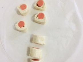 卷好后，切成段儿备用！