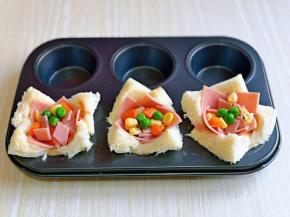 再加入火腿杂粮，填满即可。