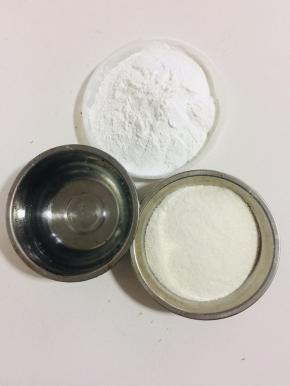 准备好所需的材料：大米粉250克，糯米粉100克，水170克！