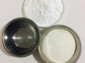 准备好所需的材料：大米粉250克，糯米粉100克，水170克！