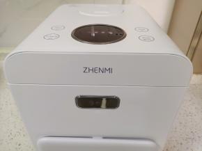 按“开始”键启动，时间到电饭煲会有提示音响，焖几分钟再打开锅盖。