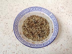 三色藜麦提前一小时泡上。