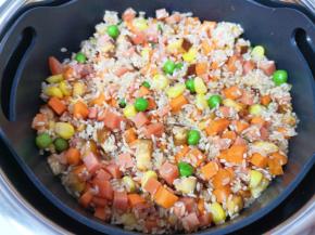 用筷子搅拌均匀。