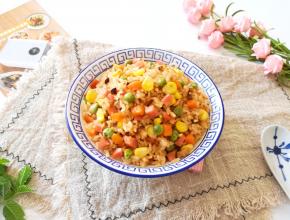 不加一滴油的蔬菜营养饭。