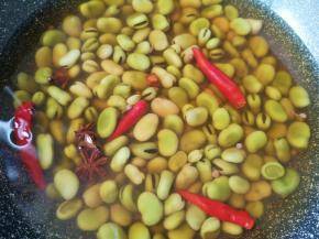 浸泡至自然晾凉以后捞出。