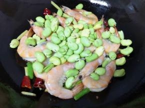 下入蚕豆。
