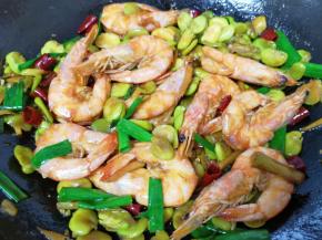 翻炒均匀，关火出锅。