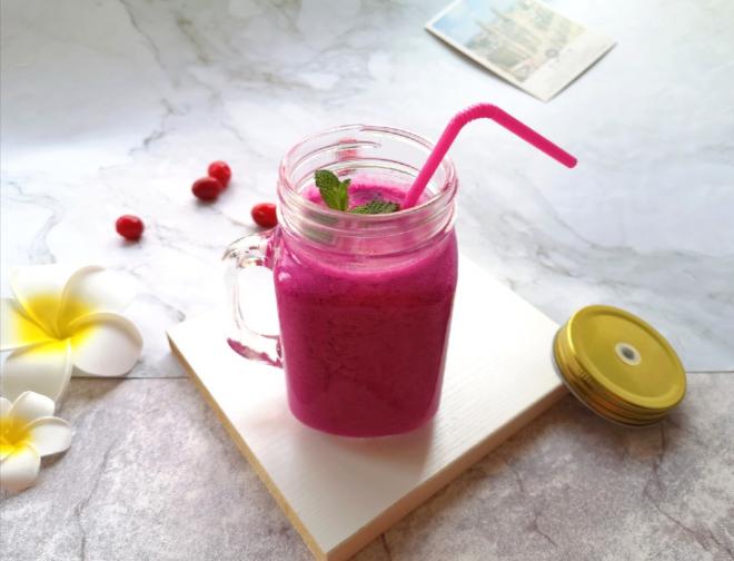 蔓越莓火龙果奶昔