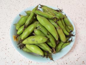 买的带皮的蚕豆。
