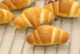 出炉马上移至晾架上。