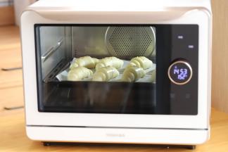 放入预热好的7200烤箱内，烘烤的时间为15分钟左右。