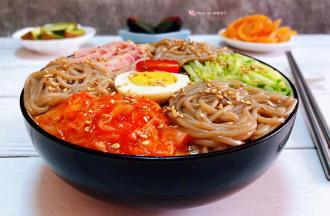 看着就是一碗有故事的荞麦冷面哦