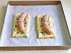 撒上黑白芝麻。