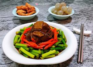 搭配水果和鲜鱼饼一起吃味道一级棒