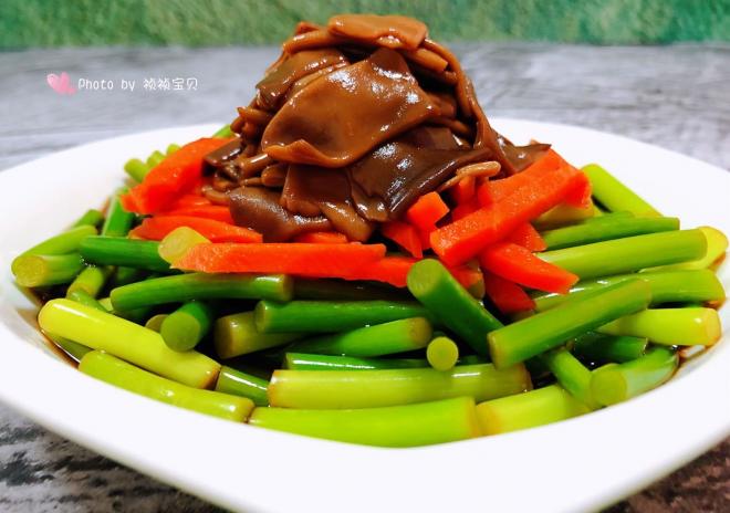 海肠拌胡萝卜蒜苔