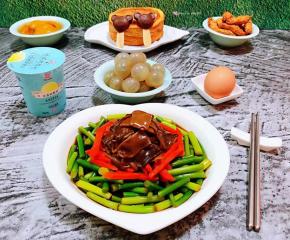 酸辣爽口的开胃小菜是餐桌上的亮丽菜肴噢