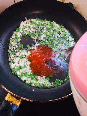 加入少许水搅拌均匀！