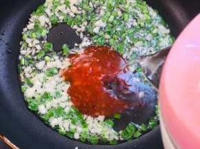 加入少许水搅拌均匀！