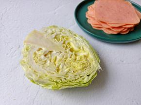 准备食材与糖醋汁。