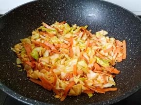 将所有调味料翻炒均匀就可以关火。