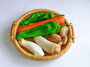 准备食材，其实我们自己做菜有一个最大的好处，那就是配菜任意搭配，想吃什么放什么。