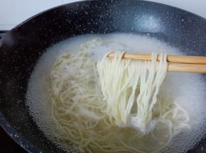 煮至8分熟即可捞出。