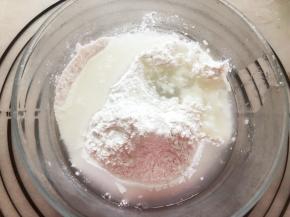 糯米粉和开水混合