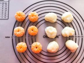 分成均等的6等份，橘子去皮