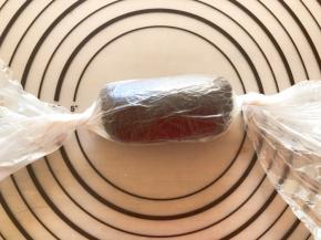 整形成圆柱型，放入冰箱冷藏