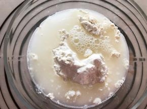 面粉加清水加一点点盐