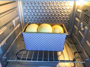 放入预热好的烤箱下层，170度40分钟，