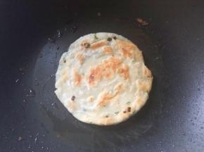 煎至两面金黄即可