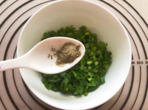 放入适量黑胡椒粉