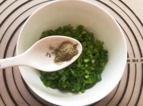 放入适量黑胡椒粉