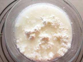 开水和面粉混合