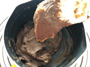 一直到拉起面糊成倒三角状态即可