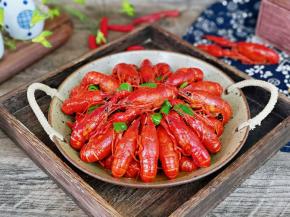 麻辣龙虾吃起来。