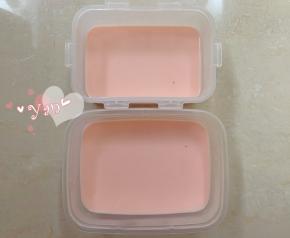 倒入保鲜盒里，放凉后放冰箱冷藏至凝固。