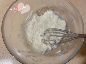 筛入低粉“之”字形混合均匀。