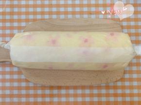 卷起来，放冰箱冷藏半小时以上。