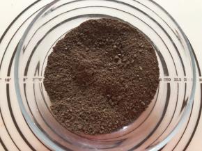 奥利奥饼干去芯碾碎