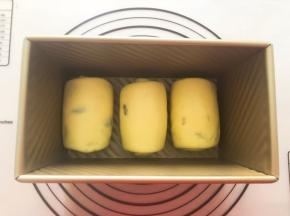 放入模具中