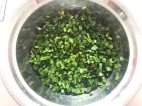 韭菜清洗干净切碎