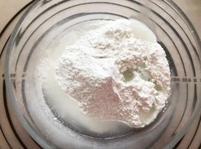 糯米粉和开水混合