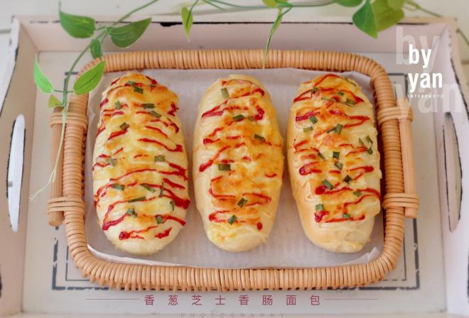 香葱芝士香肠面包