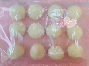 盖上保鲜膜醒发15分钟。