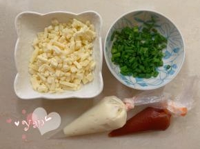 发酵期间准备馅料。