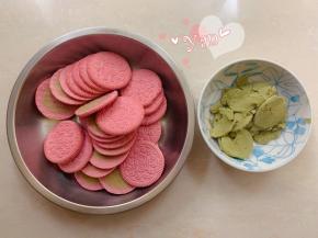 樱花奥利奥饼干去掉夹心。
