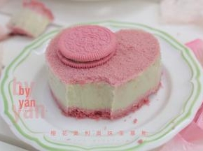 樱花抹茶奥利奥慕斯。