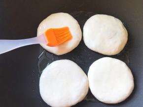 表面也刷上食用油